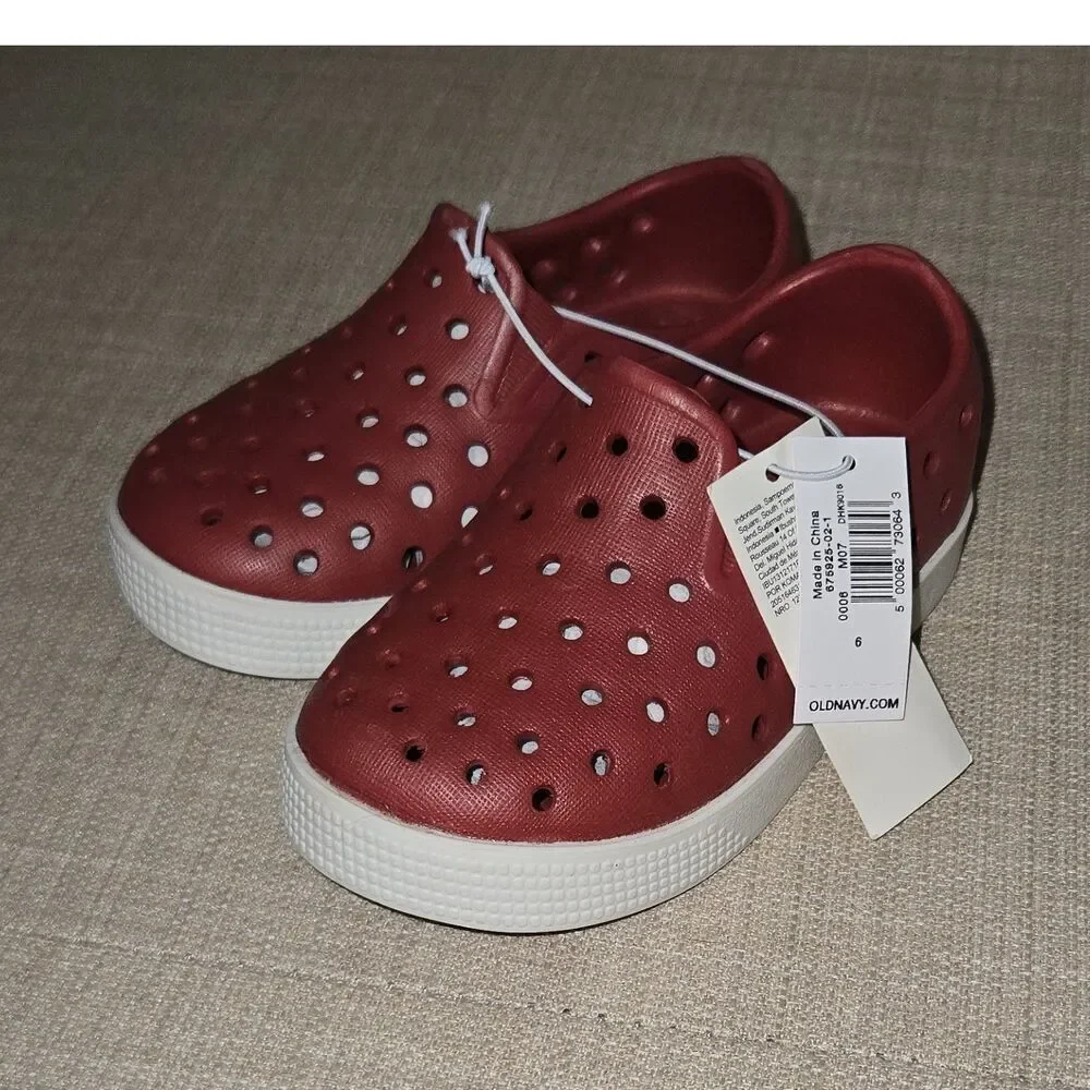 Old Navy Unisex Kids Red/White Slip-On Casual Shoes US 6 Low Top Round Toe